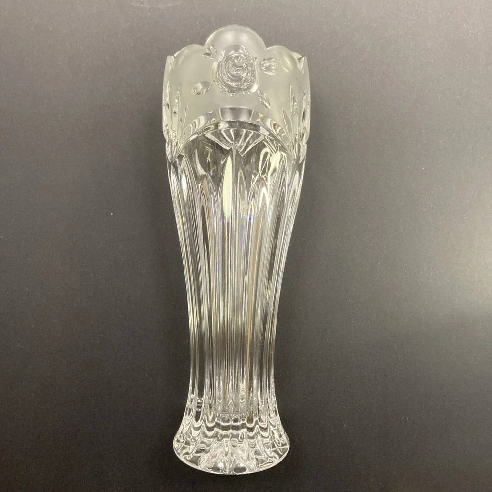 Vtg Oneida Crystal Southern Garden Rose Flower Bud Vase,‎ 7 inches